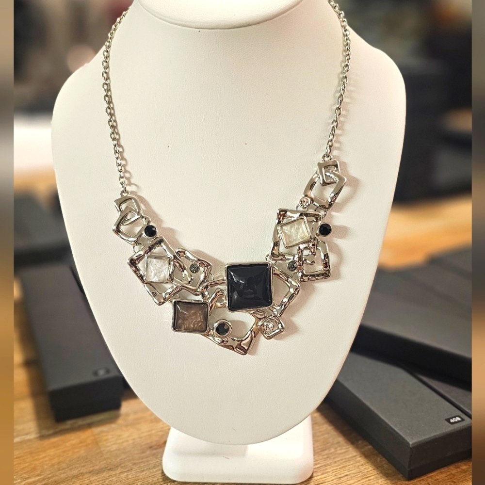 Vintage Geometric Black & Silver Statement Necklace. - Picture 1 of 4